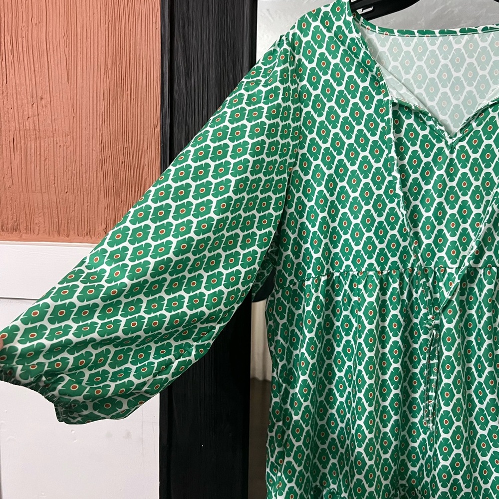 Unknown Brand size Medium but fits like a large. - Picture 2 of 3